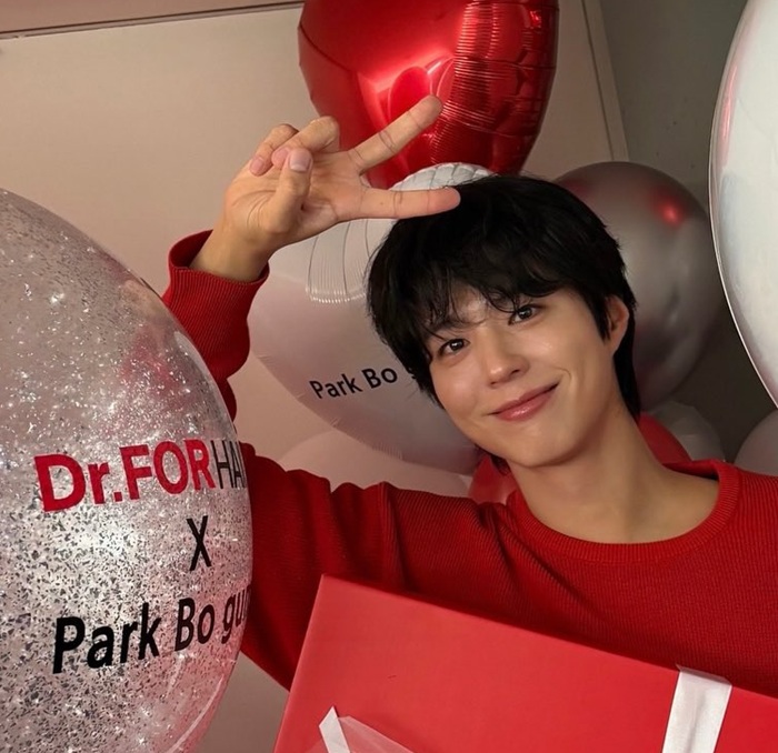 めっちゃ可愛いビハインド登場！パクボゴム、本人投稿で「ドクター